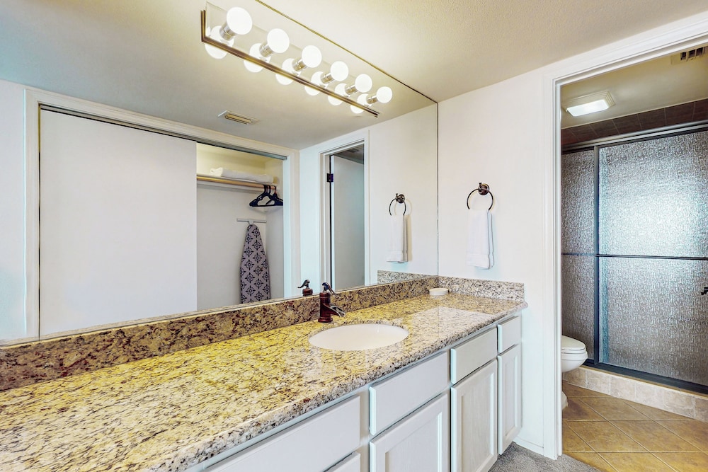 All-suite Beachfront 3BR w/ Gulf Views & Pools