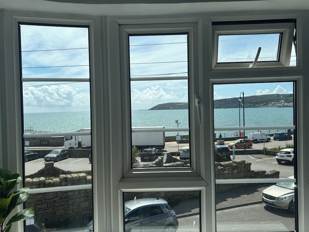 The Yacht Inn