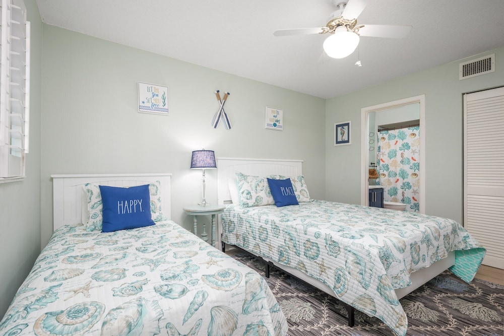 Hibiscus by Distinctive Beach Rentals view 4