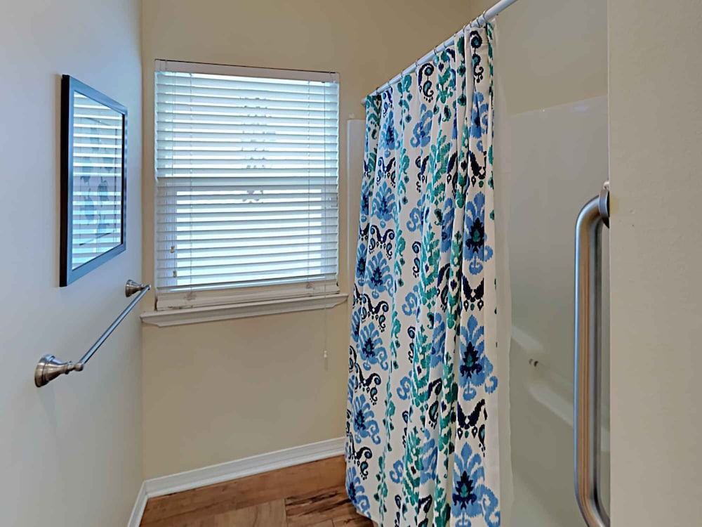Ocean Breeze by Southern Vacation Rentals view 4