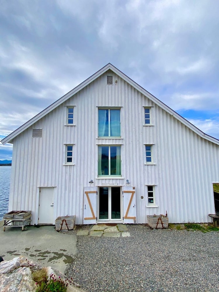 Sveggvika Guesthouse