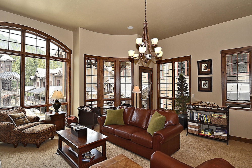 Base Camp 480 4 Bedroom Holiday Home by Winter Park Lodging Company