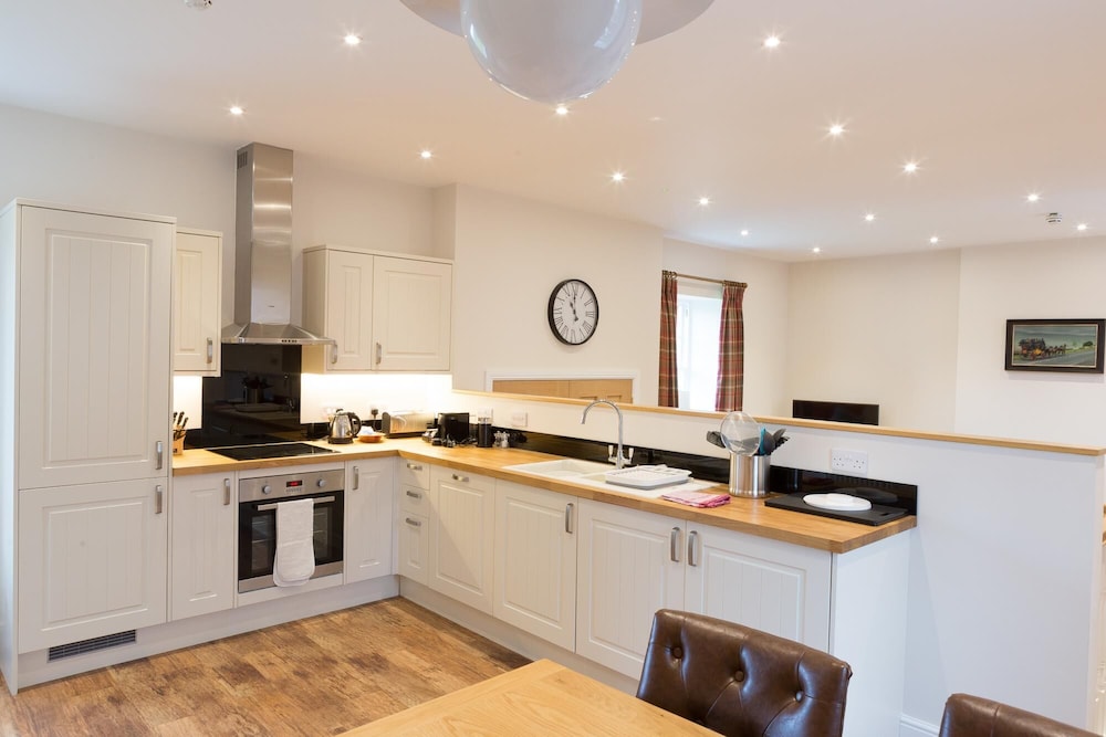 Stylish Apartment With Magnificent Views of The Netherby Estate view 4