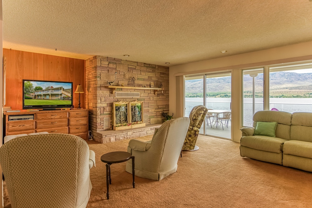 Linger Longer Lakeside Cottage