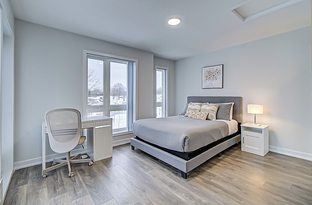 Modern 3BR Retreat Near Yorkdale Mall