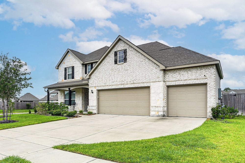 Grand Family Home w/ Patio & Fenced Yard in Arcola