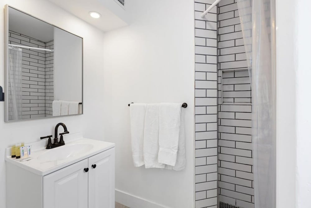 Charming 2 Bedroom Apartment in Victoria Park