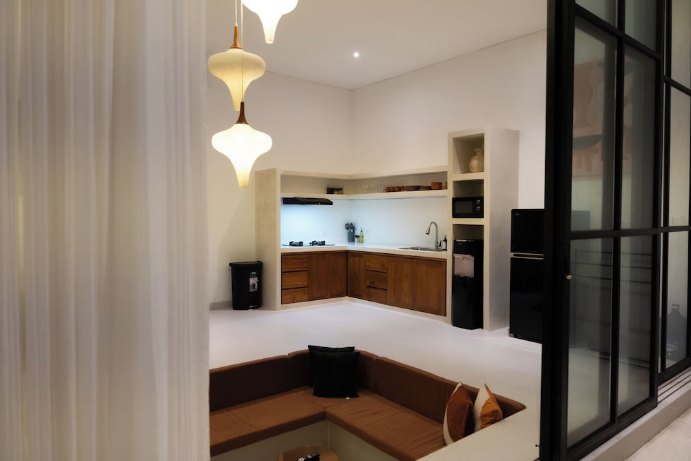 Tropical 2BR Private Villa, 6min Pererenan Beach