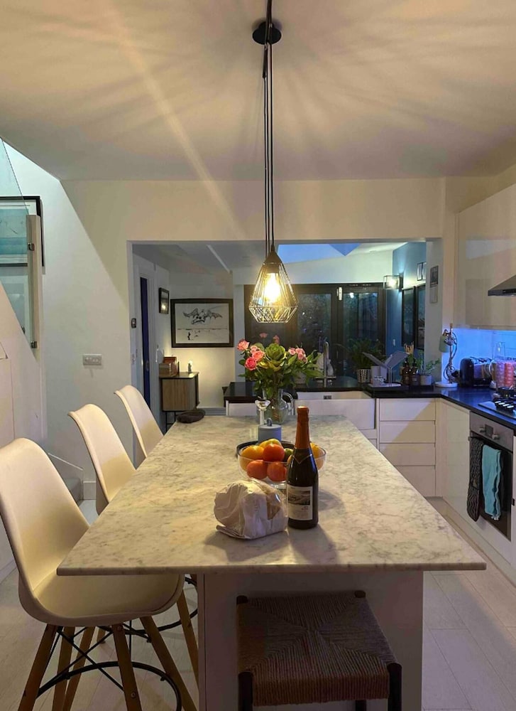 Townhouse by Notting Hill - Sleeps5/petsok/tv/wifi