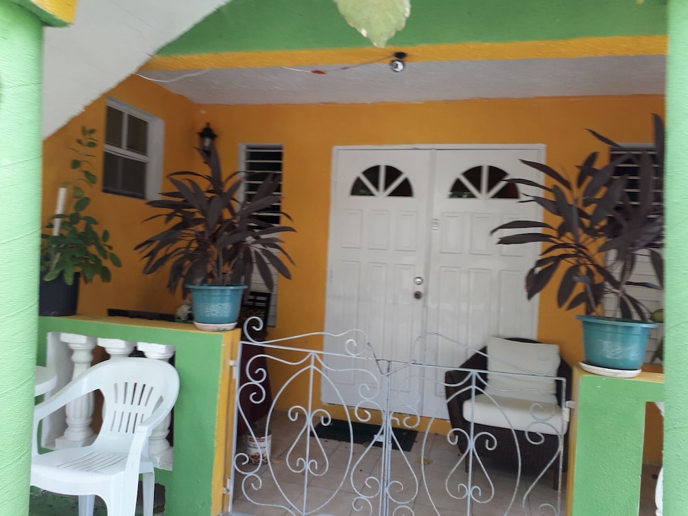 JO J'S Hostel