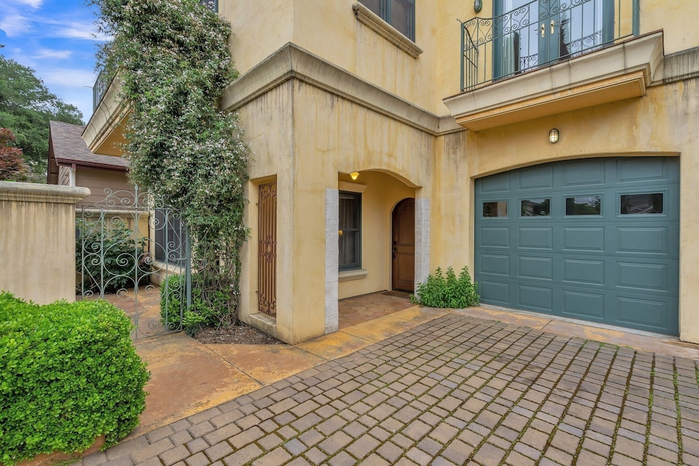 Cypress House & Studio, Walk To Healdsburg Plaza 3 Bedroom Home by RedAwning view 4