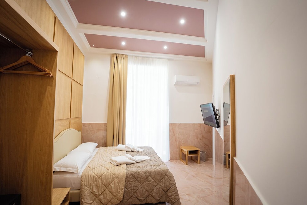 B&B Le 4 Stagioni Dante's Suites by ClaPa Group Dislocated Hospitality