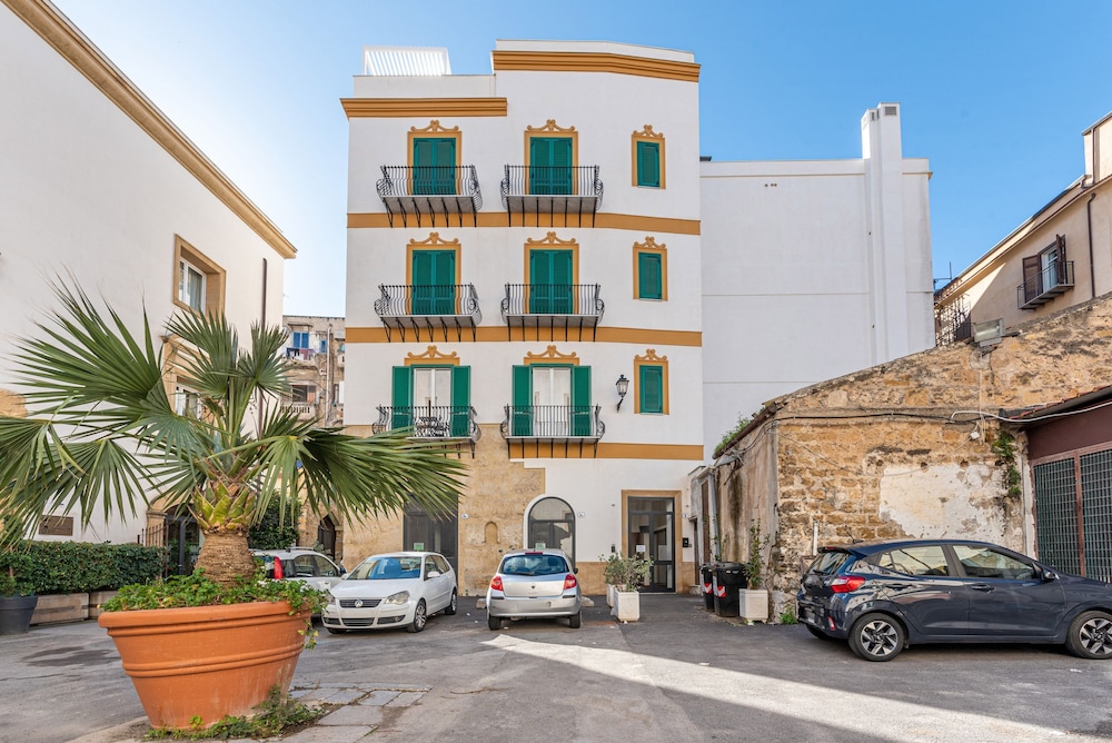 Palazzo Giglio Charme Suite 1 by Wonderful Italy