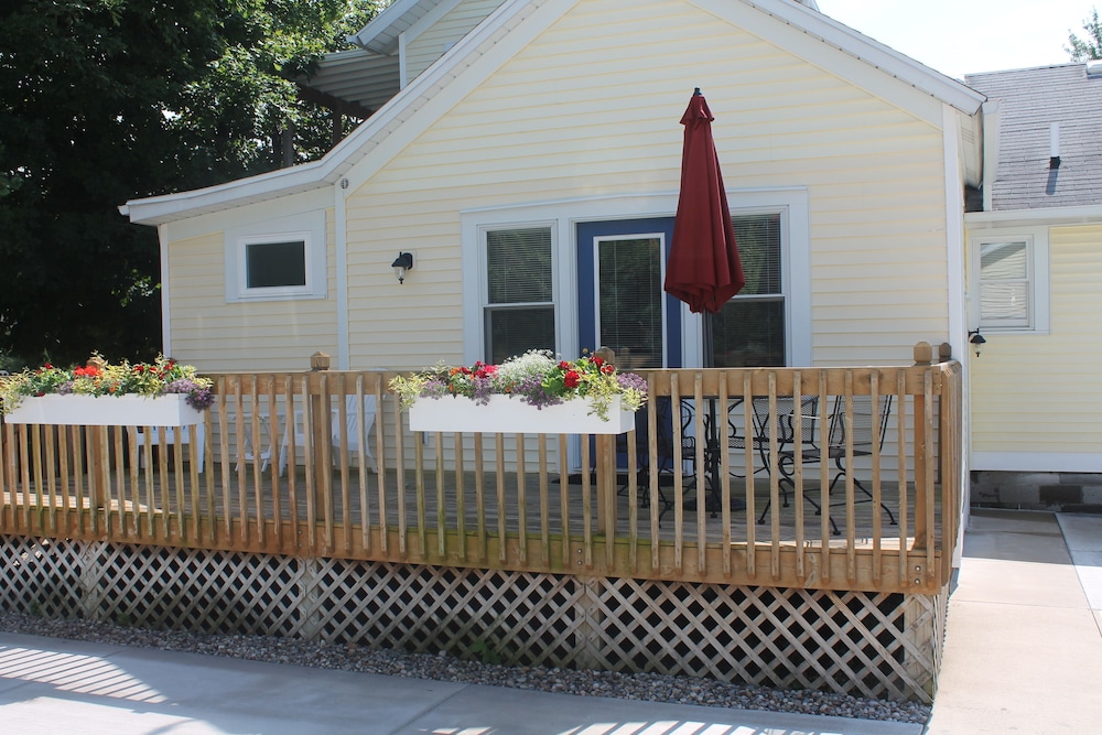 Captain's Cottage Suites