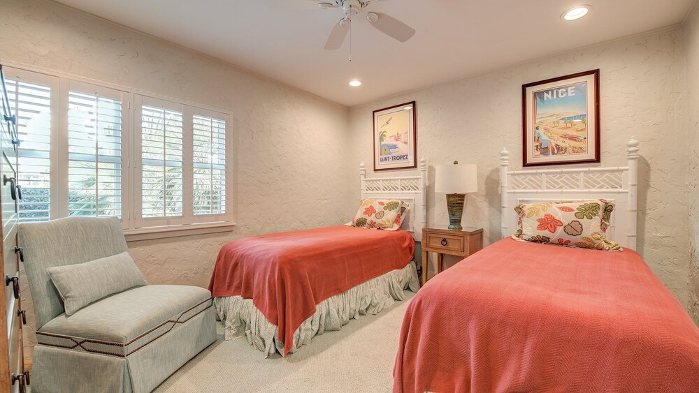 Pawleys Island Vacations - Just Beyond The Dunes Water's Edge Is A Cozy Ocean View Villa 3 Bedroom Villa by RedAwning - Property Image 3