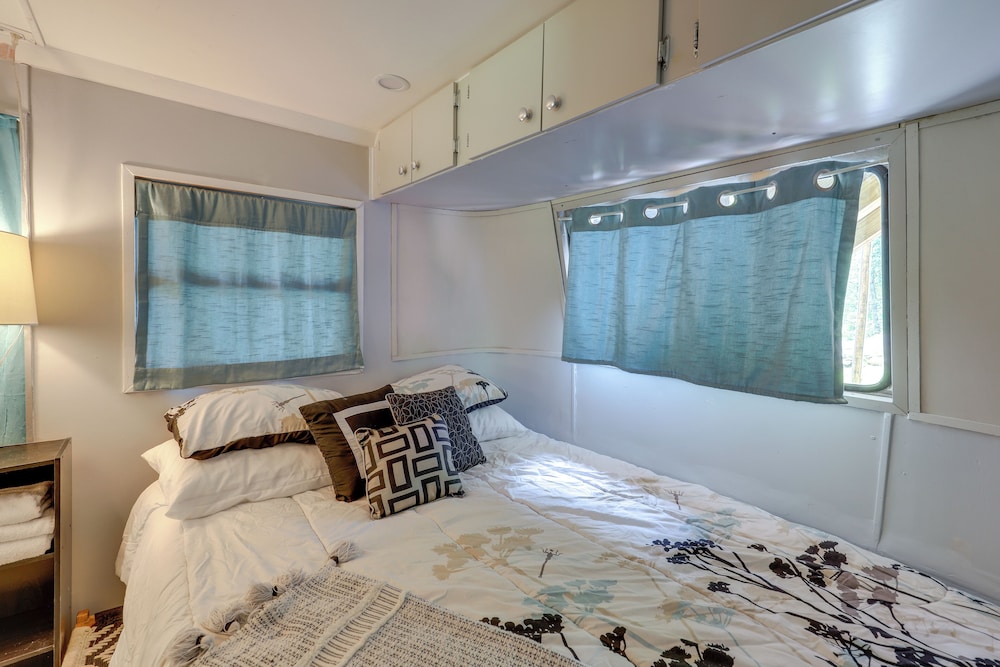 Unique Converted Trailer in Marshall: Pet Friendly view 4