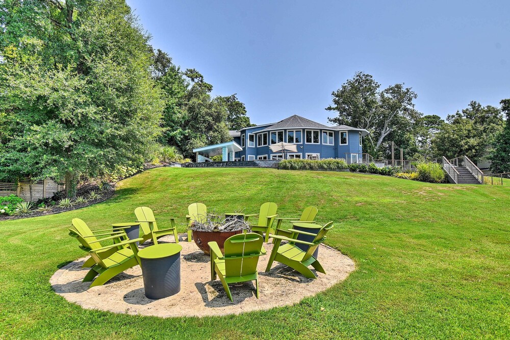Southern Shores Retreat w/ Expansive Outdoor Space view 3