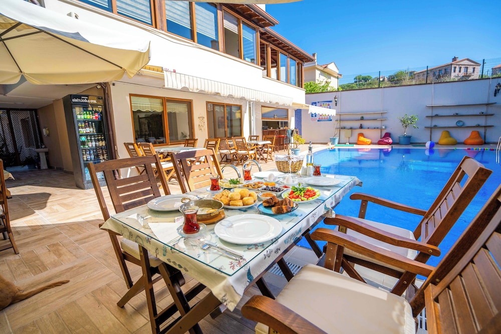 Cunda Giritlioğlu Otel Yetişkinlere Özel +12 - Image 59