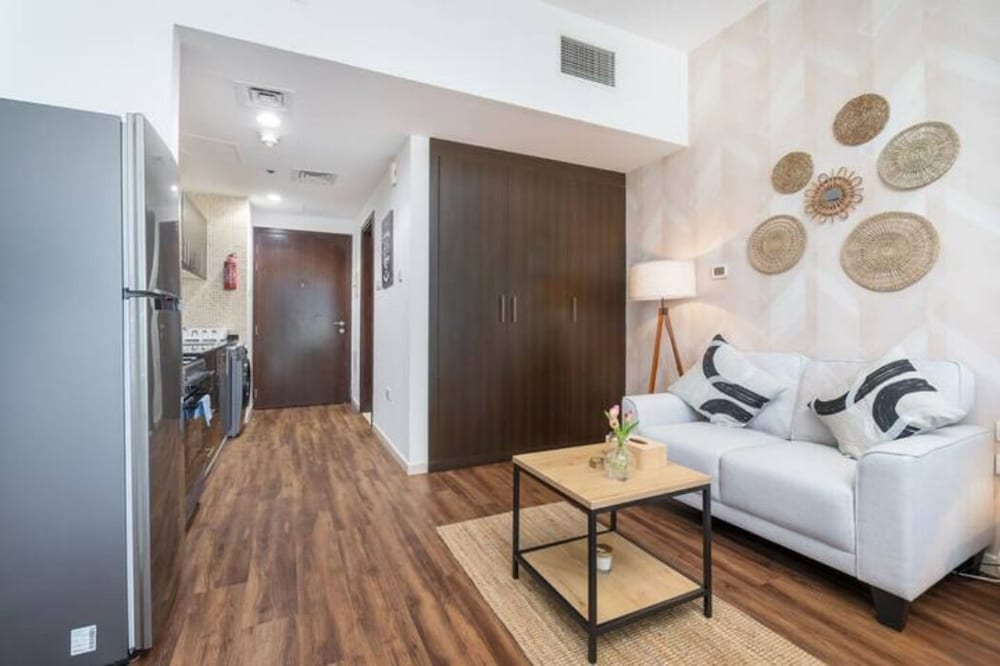 Calm Studio Apartment Right by the Golf Courses in Sports City