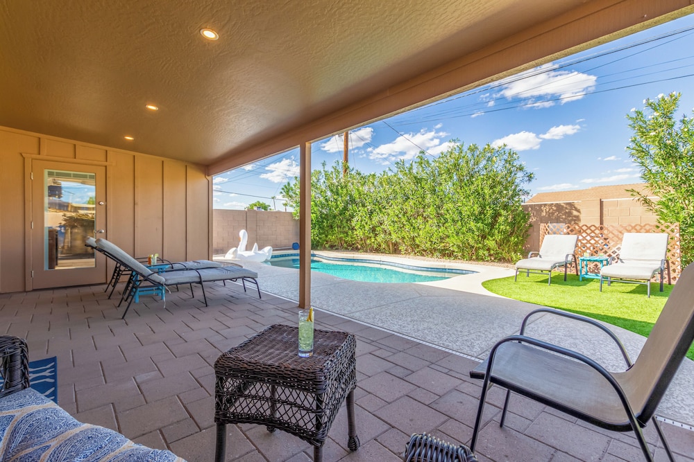 Games Galore - Old Town Scottsdale - Pool - Mini Golf & More!