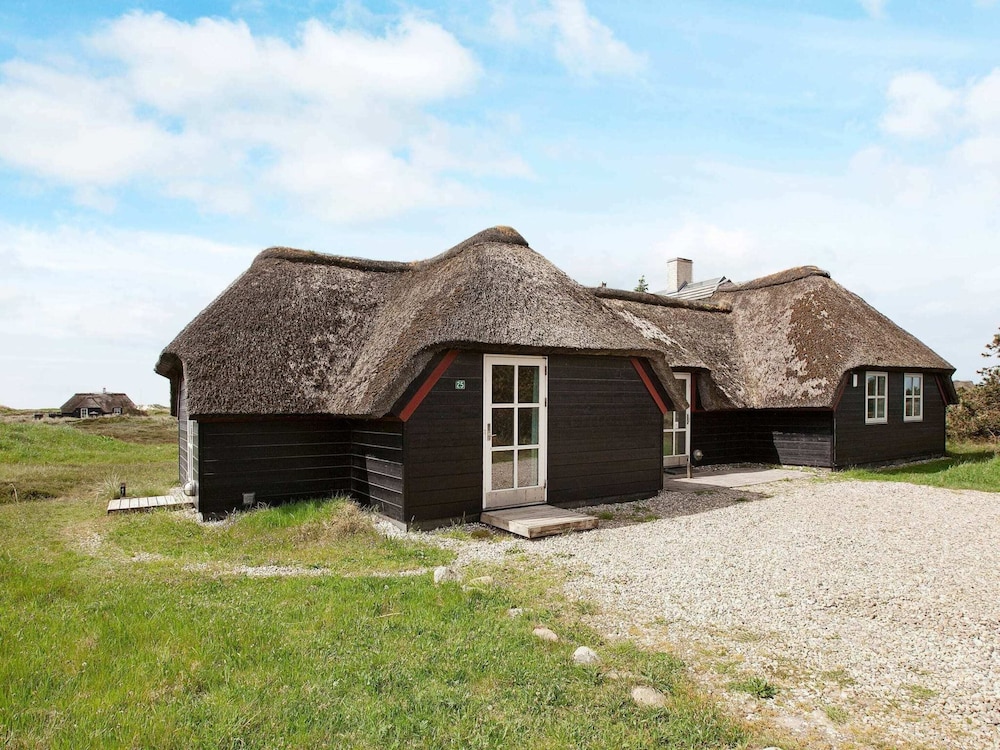 10 Person Holiday Home in Blavand