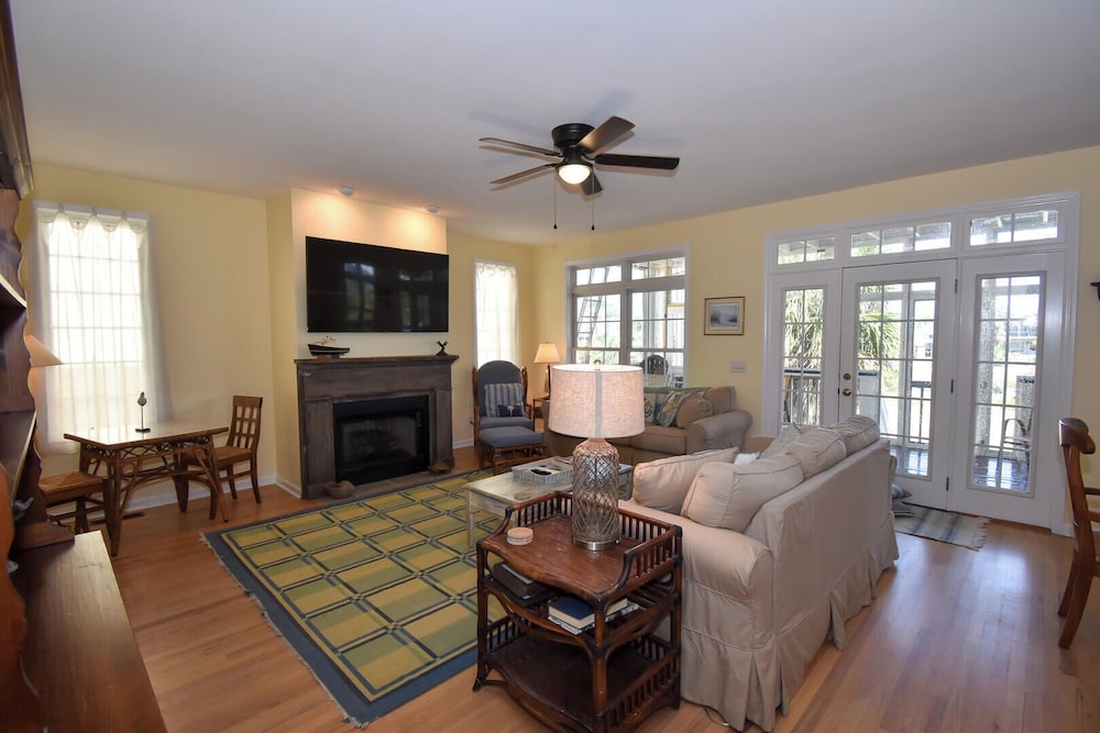 Spacious 4-bed, 4-bath Home in the Heart of Fripp Island