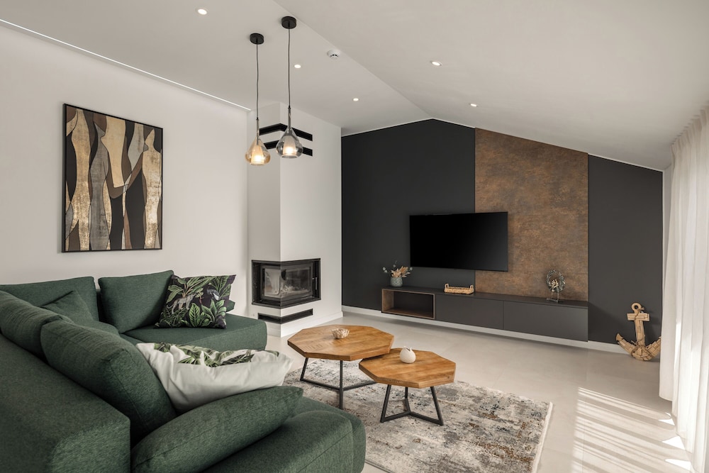 Desamani 975 Apartments