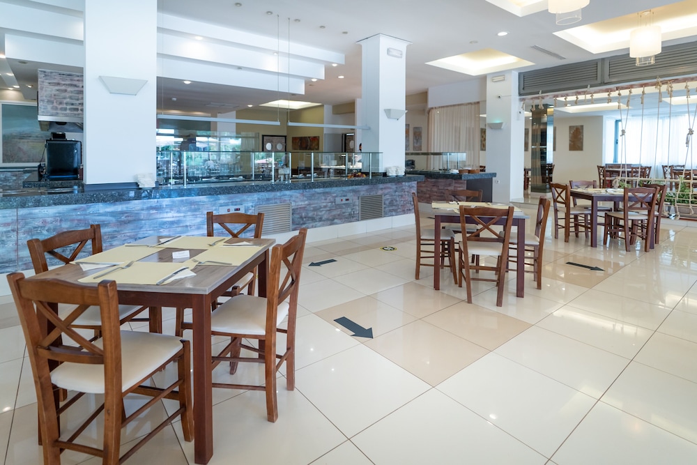 Cronwell Platamon Resort