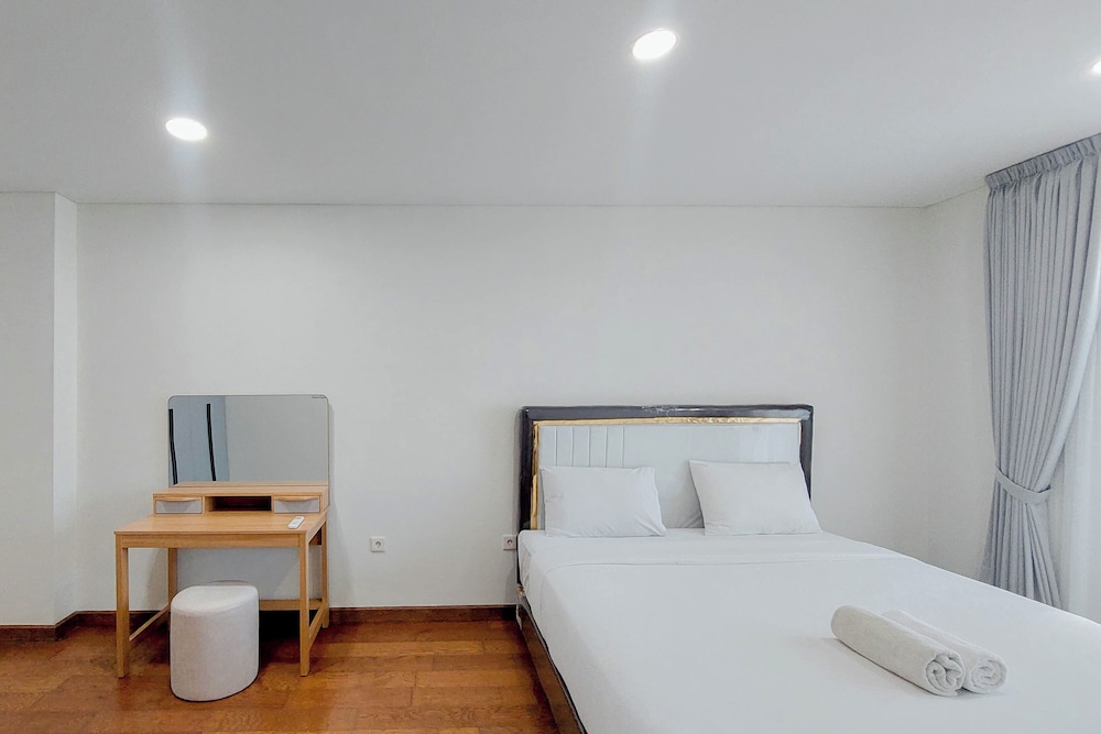 Elegant 2BR Apartment at The Reiz Condominium Medan
