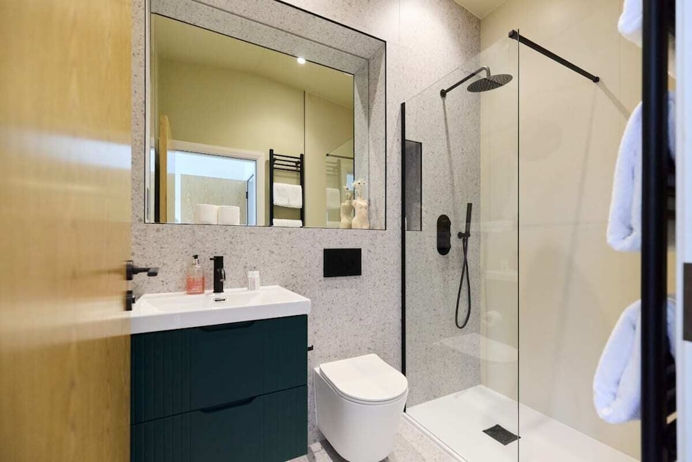 The Woodford Paradise - Homely 2bdr House With Terrace