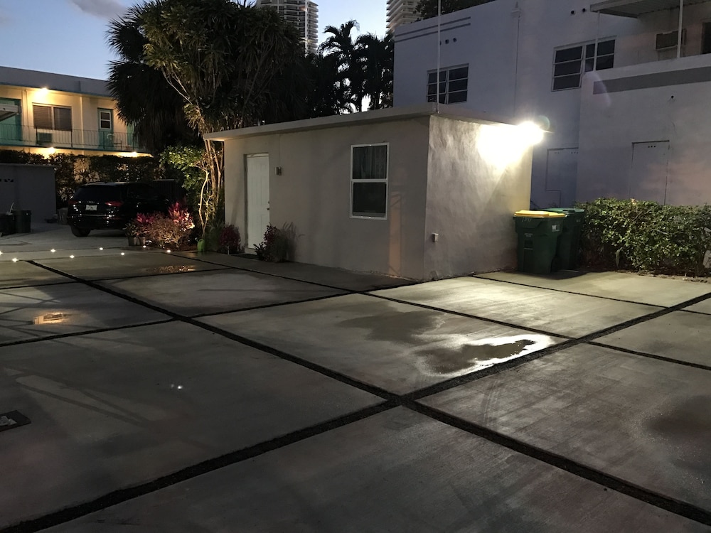 Miami Beach 550 - Image 3