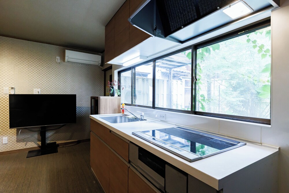R-Guest Residence Tsurumibashi