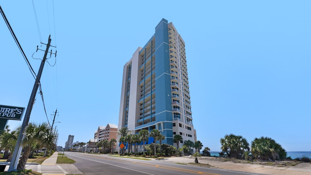 2BR Gulf Front Condo w/ Pool, Gym, Hot Tub + Free Attraction Tickets!