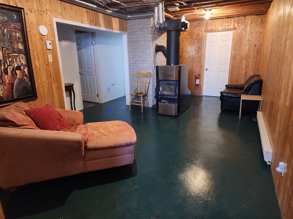 Saguenay-lac-saint-jean Getaway 3-bedroom Holiday Cottage With Garden View