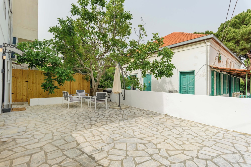 Indigo 1-BR Apt W Terrace in Batroun