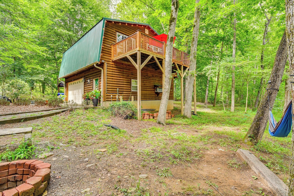 Riverfront Rutherfordton Retreat w/ Fire Pit!