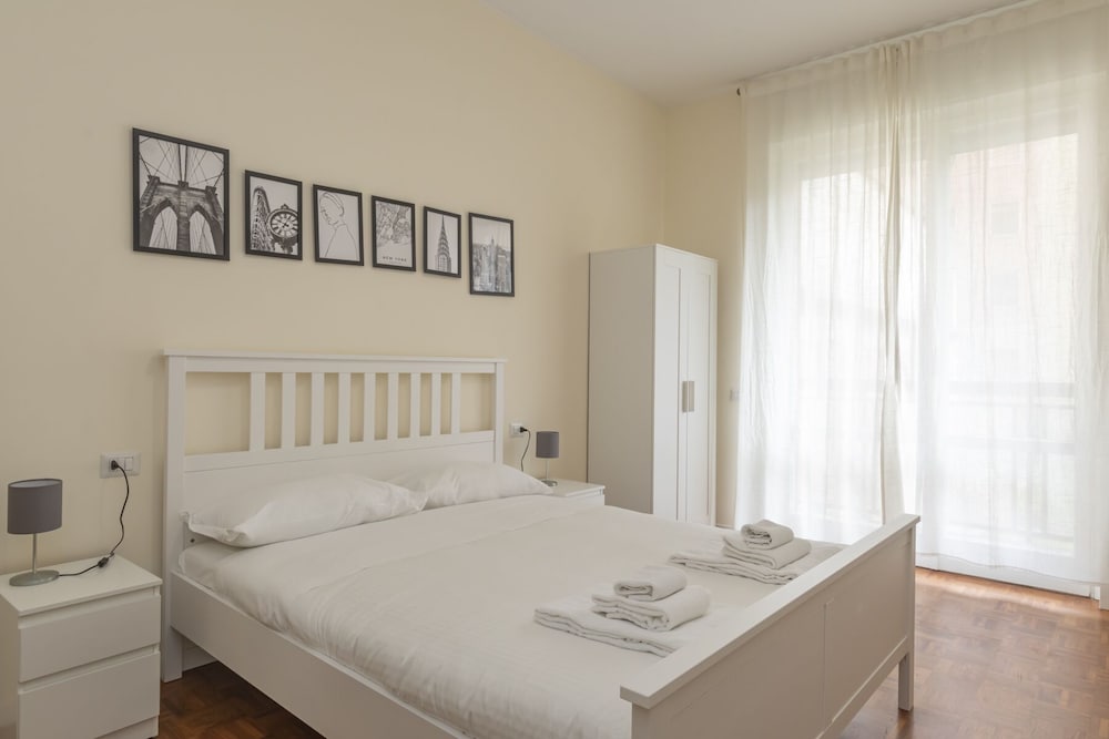 JOIVY Modern 2bed flat with balcony, 250m from M5 Foppa and M2 Sant'Agostino