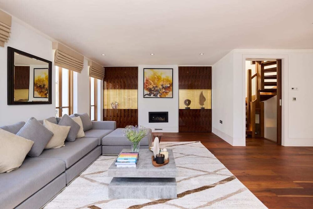 The Radnor Mews Residence Stylish 3bdr Mews House