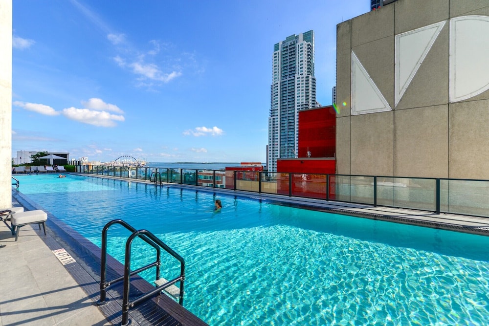 Luxury Studio with City & Bay Views