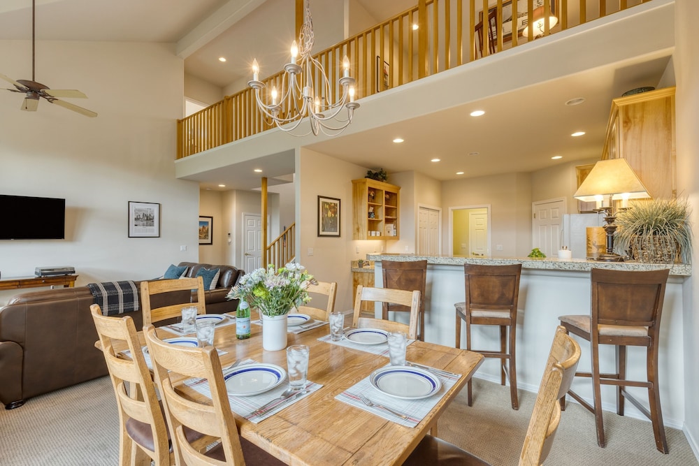 Forest Ridge Loop by Avantstay Hot Tub Private Community Amenities