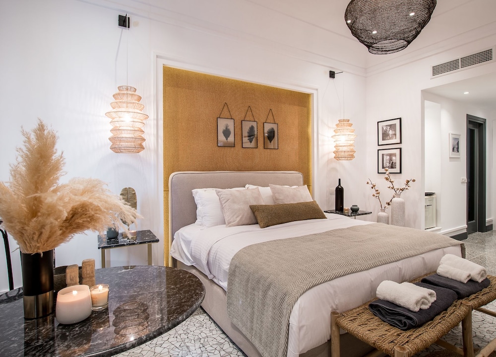 Amelot Art Suites