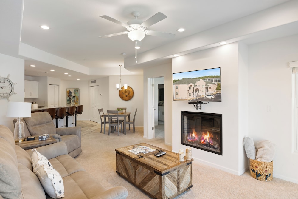 Central Location, Pool Access & Breathtaking Views