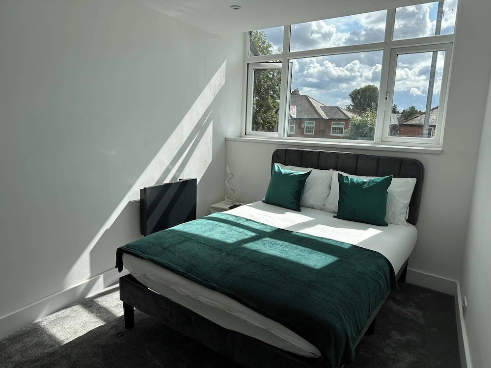 6 Guests/free Parking/old Trafford/20min City