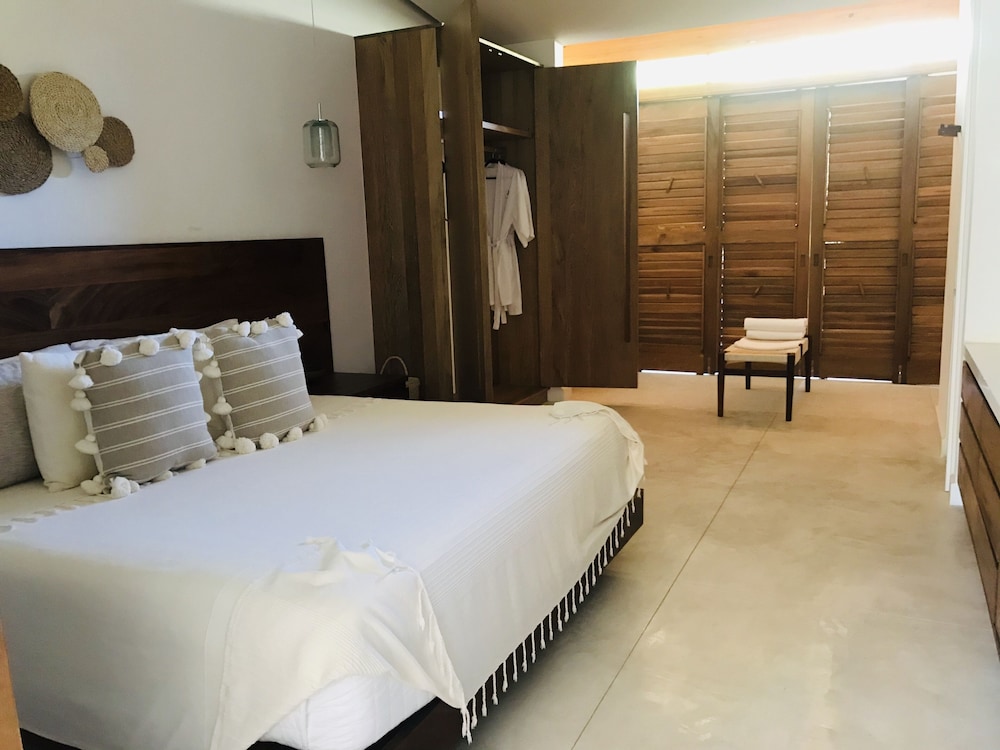El Careyes Club & Residences