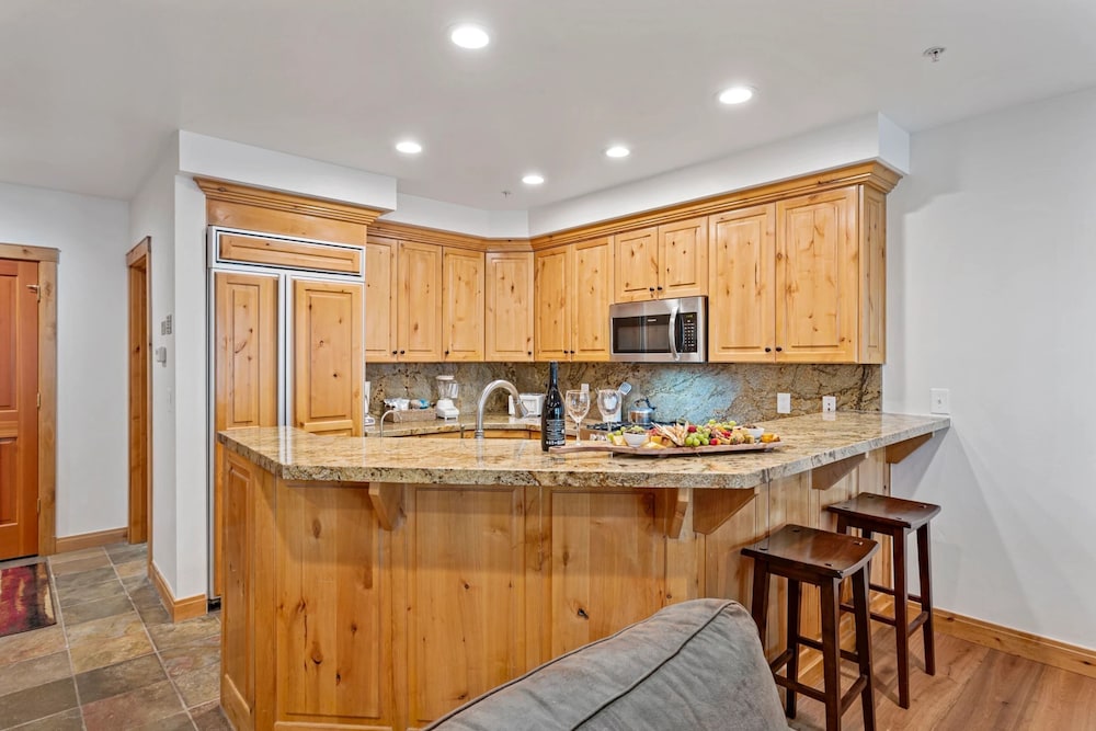 Trail's End Lodge at Deer Valley Resort - One Bedroom Residence with Spa #104 1 Condo