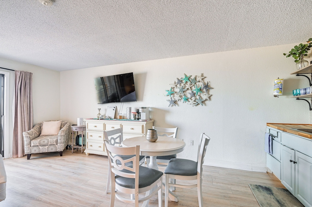Oceanfront Condo in Myrtle Beach: Near Restaurants view 5