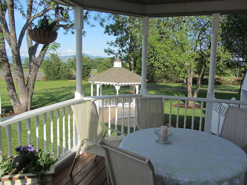 Bybee's Historic Inn