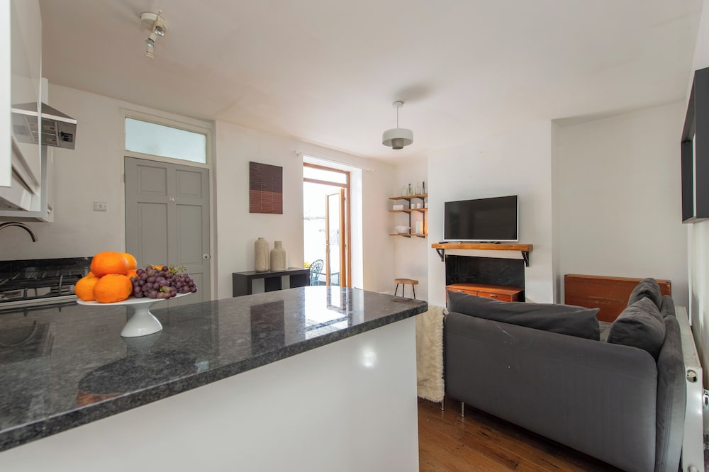 Stratford - Apartment - Sleeps 3 - Great Location