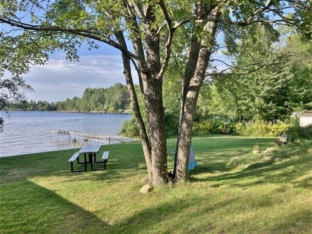 433 Kamaniskeg Lake 3 Bedroom Cottage