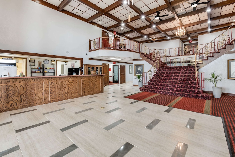 Sedalia Vacations - Econo Lodge Truman Inn - Property Image 3